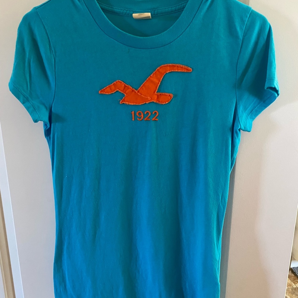 NWOT Hollister size medium women’s T-shirt